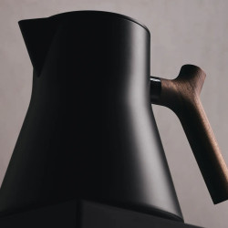 Fellow Corvo EKG PRO Matte Black with Walnut Handle | Vattenkokare