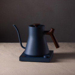 Fellow Stagg EKG PRO stone blue + walnut | Vattenkokare Gooseneck