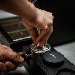 La Pavoni Leveler – Professionell kaffedistributör (svart)