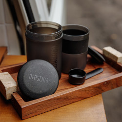 Wacaco Prestina (coal black) – en bärbar kaffebryggare